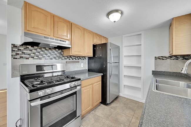 Building Photo - $2,495.00, 3 bed, 2 bath located in Westminster.