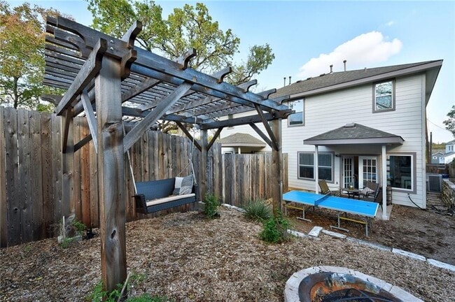 Building Photo - 1700 Perez St