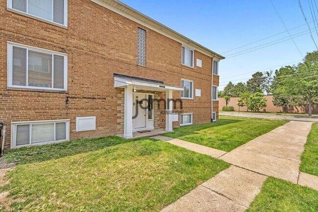 Building Photo - 18997 Hilliard Blvd