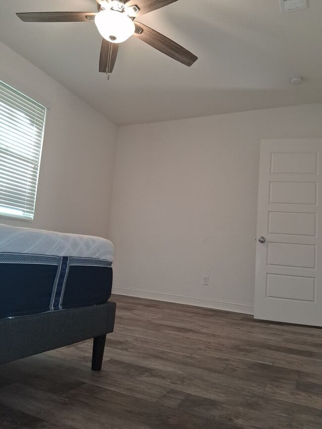 Building Photo - East end Ventura  5 Bed 5 Bath