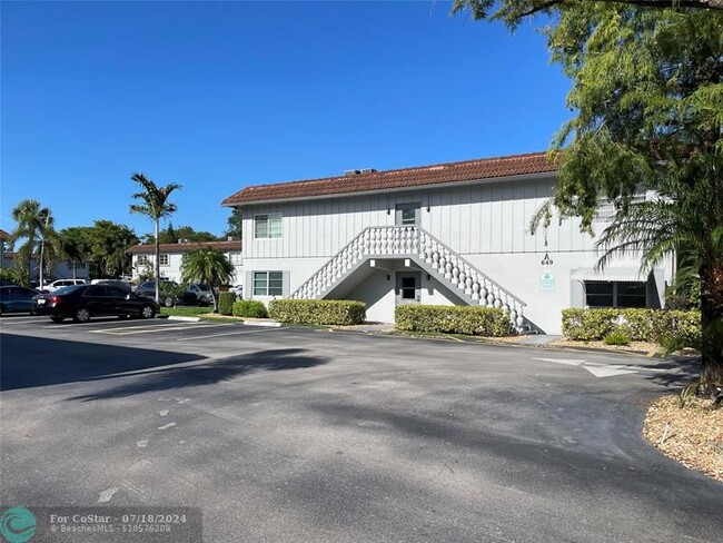 Building Photo - 649 W Oakland Park Blvd