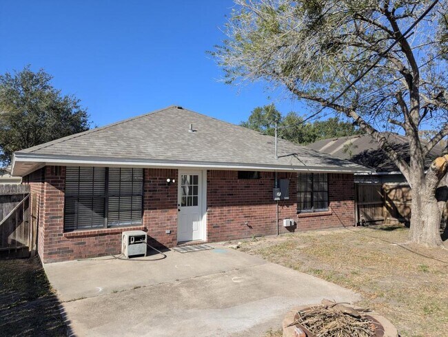 Building Photo - 210 Stone Gate Dr