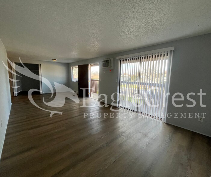 Building Photo - 320NEC