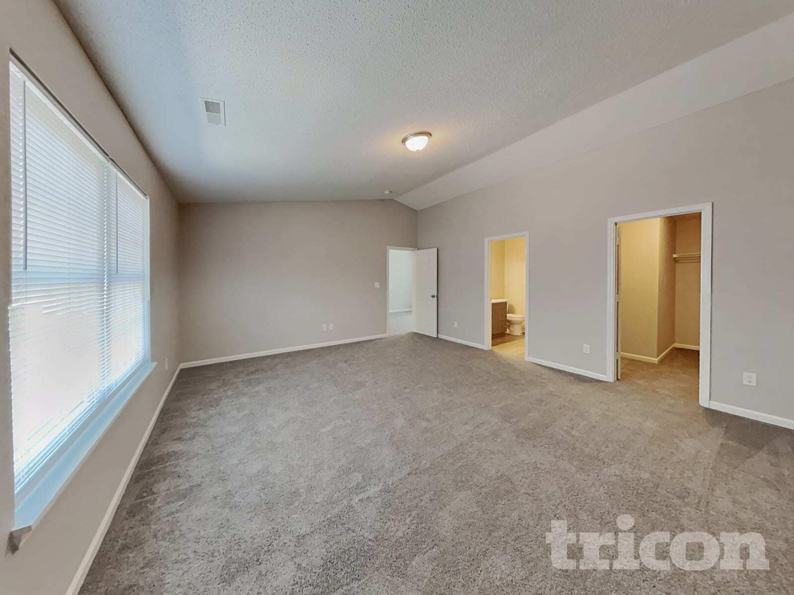 Building Photo - 9825 Rhodes Ln