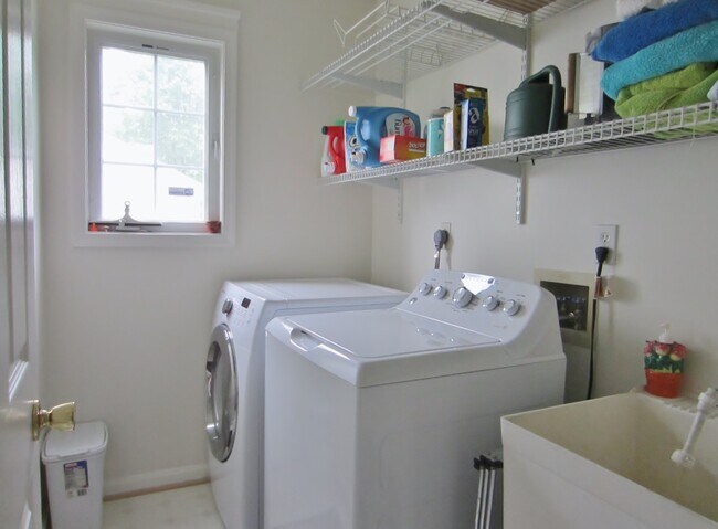 Building Photo - 6315 Victorious Song Ln