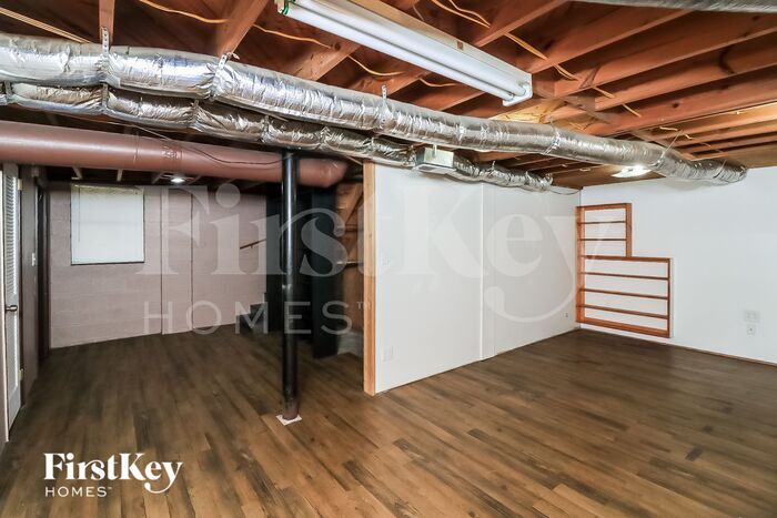 Building Photo - 102 Larose Cir SE