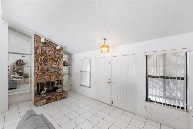 Building Photo - 901 Sandy Oaks Dr