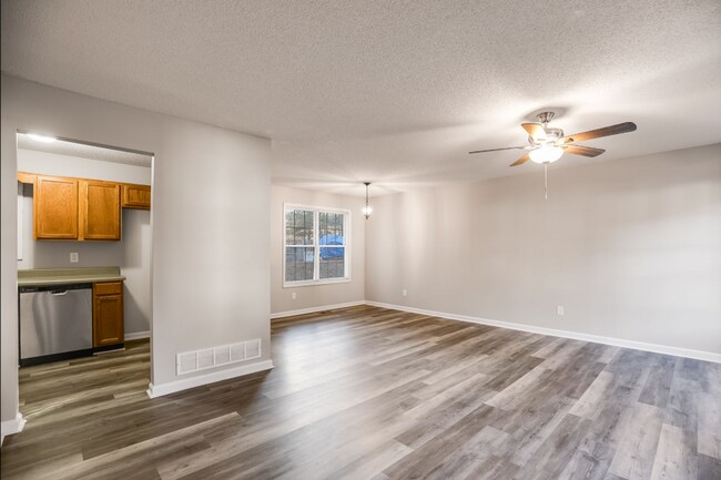 Building Photo - Villa Rica Rental