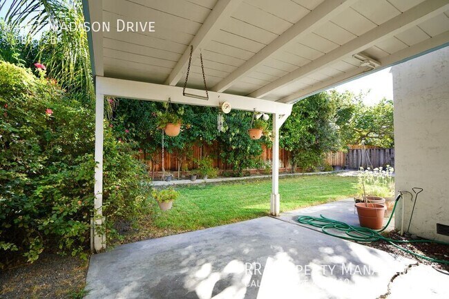 Building Photo - Spacious Home in Beautiful Blossom Valley ...