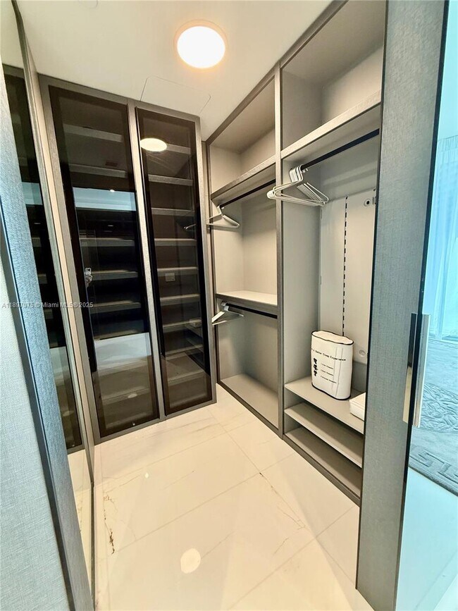 Building Photo - 300 Biscayne Blvd Way