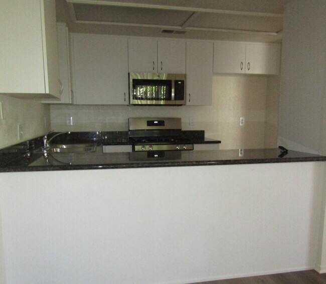 Building Photo - 800 E Rte 66