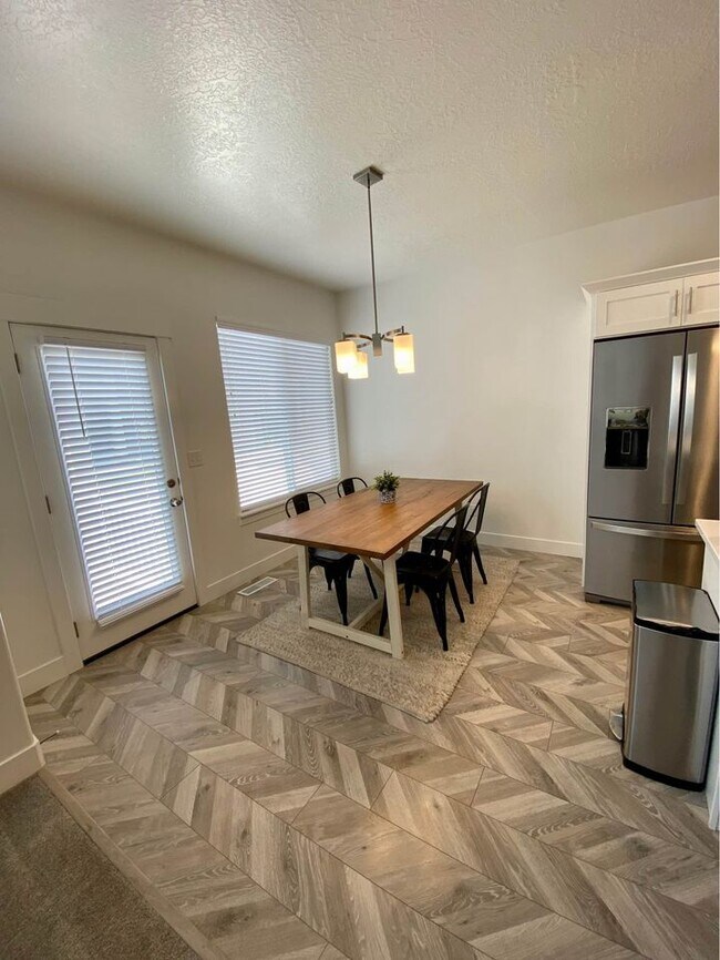 Building Photo - North Point Townhome