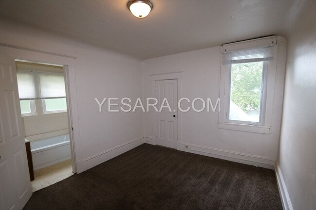 Building Photo - 2 Bedroom 2 Bath House