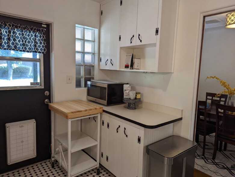 Building Photo - 2519 E Montecito Ave