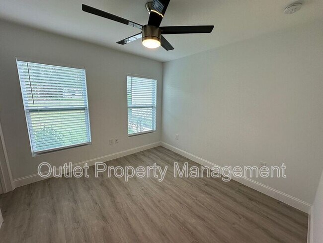 Building Photo - 790 W Gaucho Cir