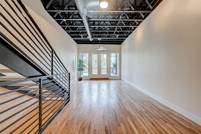 Building Photo - 1108 Columbus St