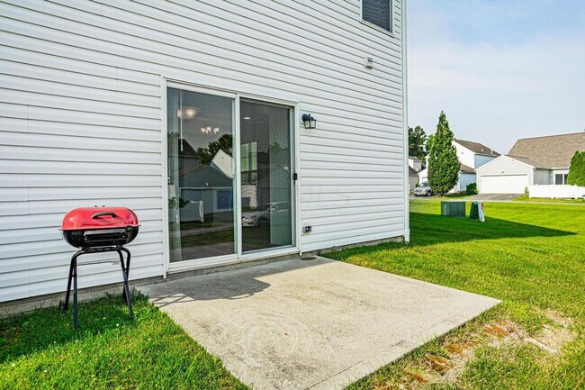 Building Photo - Townes of West Albany