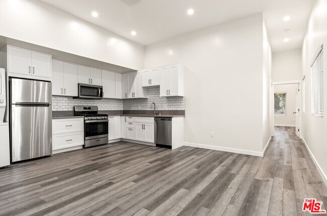 Building Photo - 2336 Scarff St