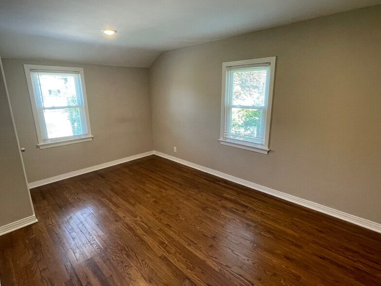 Building Photo - 544 Oritani Pl
