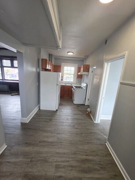 Building Photo - 325 Roseville Ave