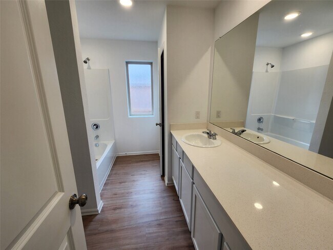 Building Photo - 1954 Ballesteros St