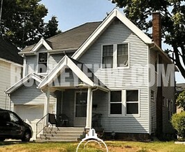 Building Photo - 3 Bedroom House - Ottawa Neighborhood