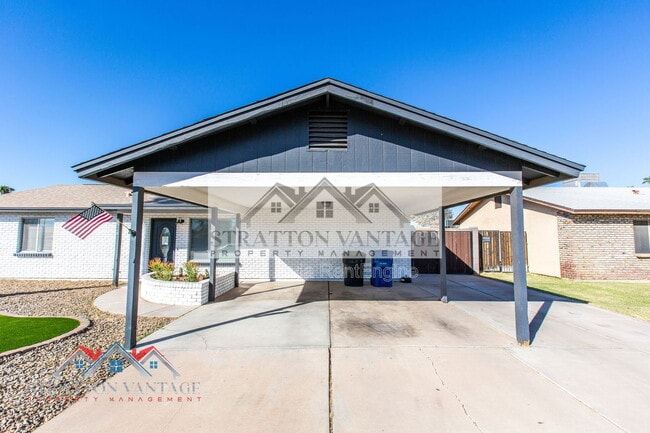 Building Photo - 2526 E Juanita Ave