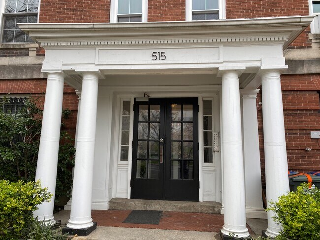 Building Photo - 515 Seward Sq SE