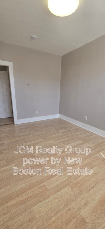 Building Photo - 116-124A Central Ave