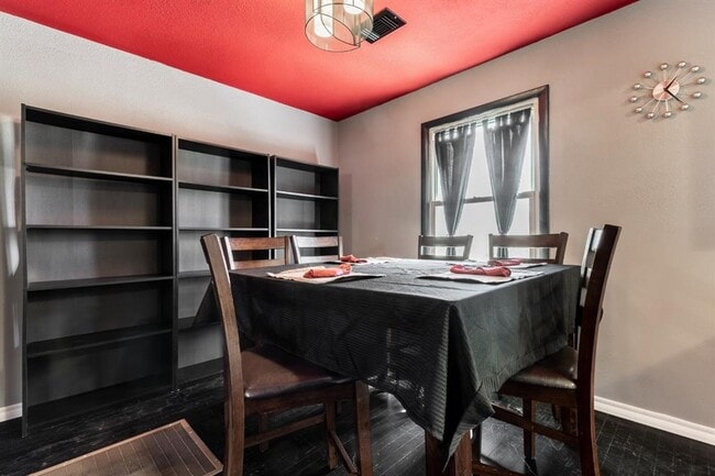 Building Photo - 3204 SE 19th St