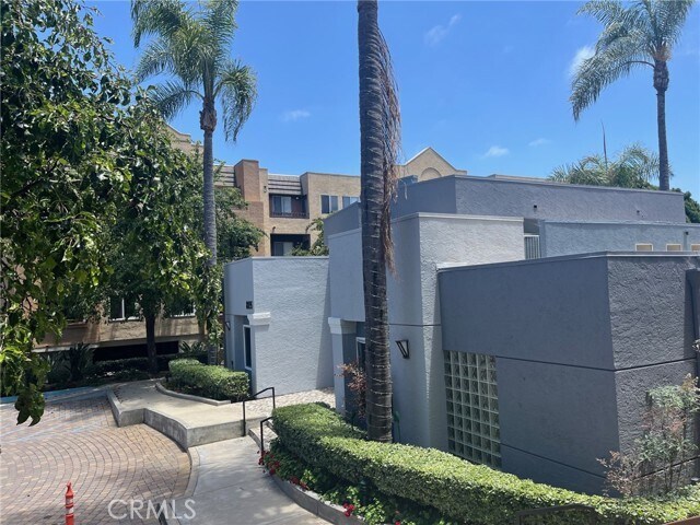Building Photo - 8889 Caminito Plaza Centro