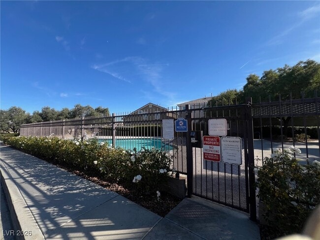 Building Photo - 1000 Venetian Hills Ln