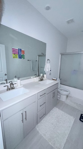 Building Photo - 402 Ravensworth Dr