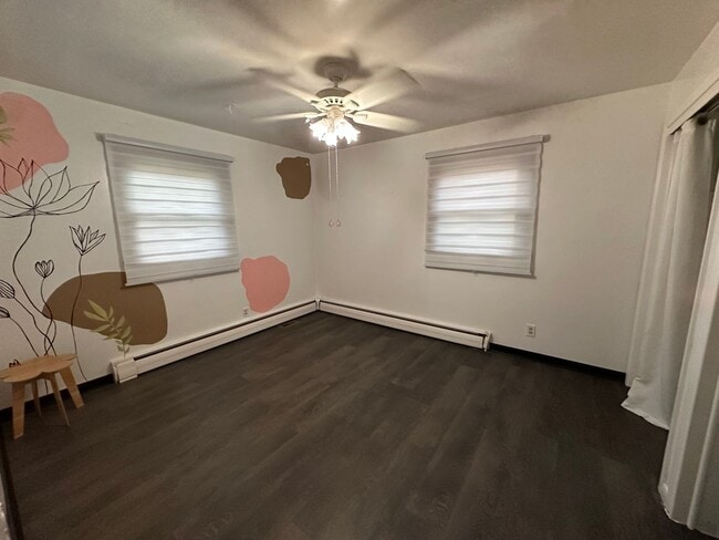 Building Photo - Welcome to this gem located in the heart of Perry township!