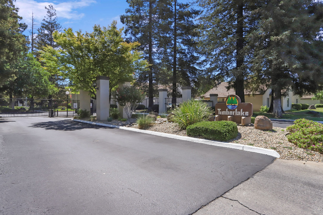 Building Photo - 3701 Colonial Dr
