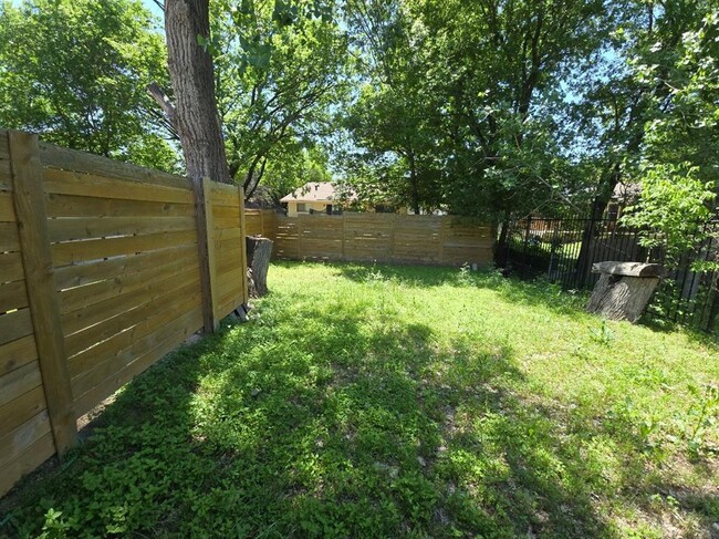 Building Photo - 6901 Aries Ln