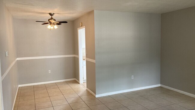 Building Photo - One Bedroom Rental in South Tampa!