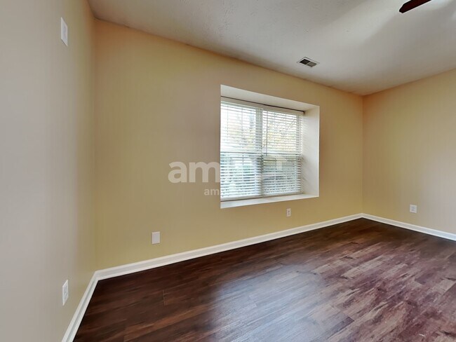 Building Photo - 17 Mark Twain Ct