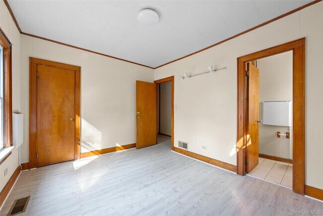 Building Photo - 443 Sackett Lake Rd