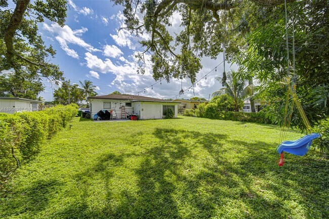 Building Photo - 6433 SW 25th St