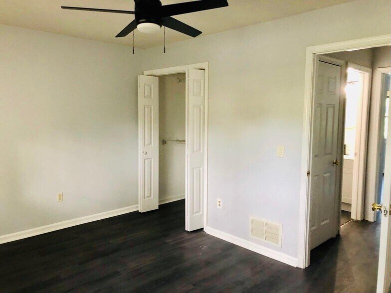 Building Photo - 103 Parish Park