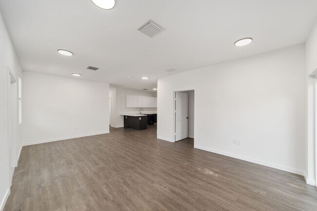 Building Photo - 1591 NW 29 Rd