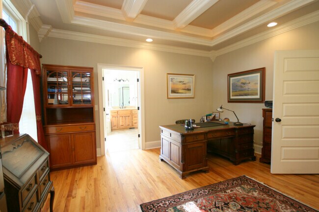 Building Photo - 27 Carriage Hill