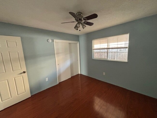 Building Photo - Clean 3 Bedroom / 2 Bathroom Home near Pac...