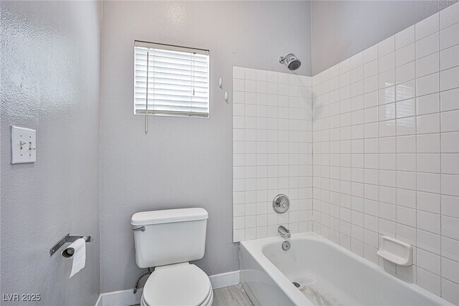 Building Photo - 705 Trixis Pl