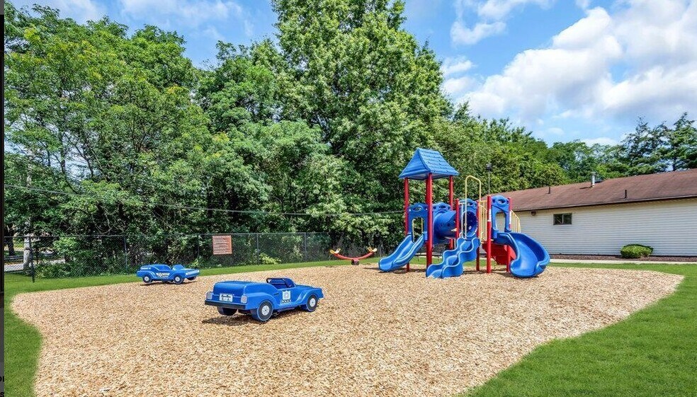 Building Photo - 325 Cricket Ln