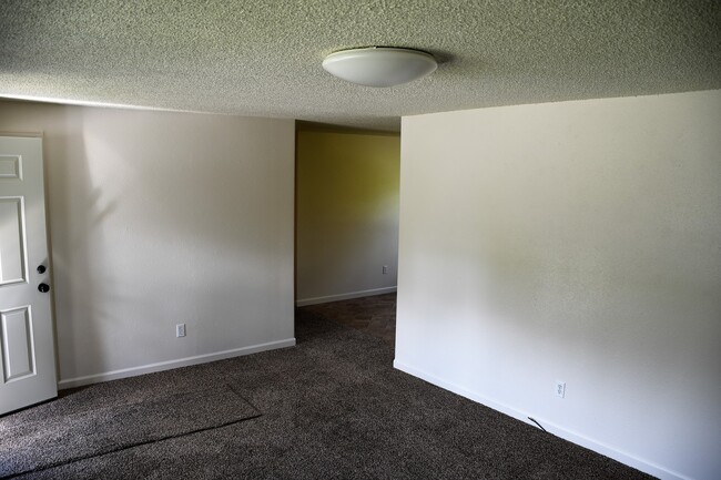 Building Photo - 2905 S Bowdish Rd