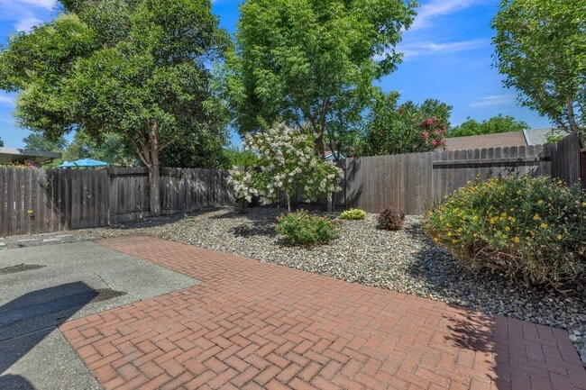 Building Photo - 115 Guaymas Pl
