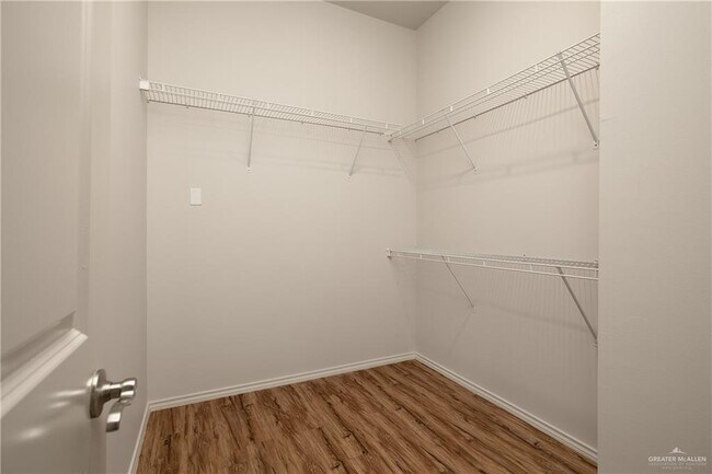 Building Photo - 810 Taylor St