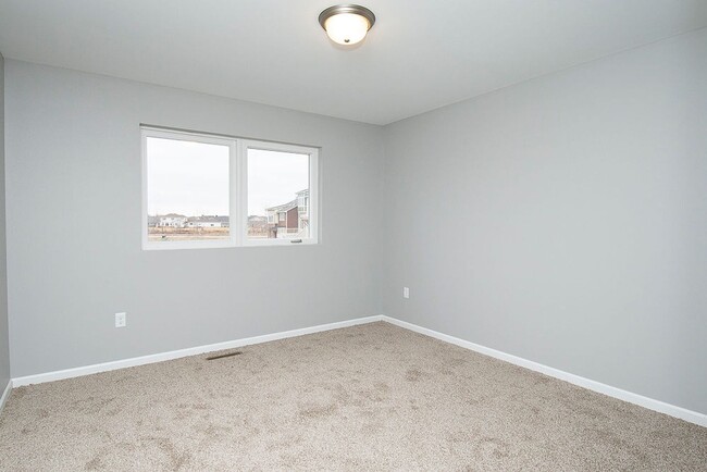 Building Photo - Charming Townhome in South Bismarck – Move-In Ready!